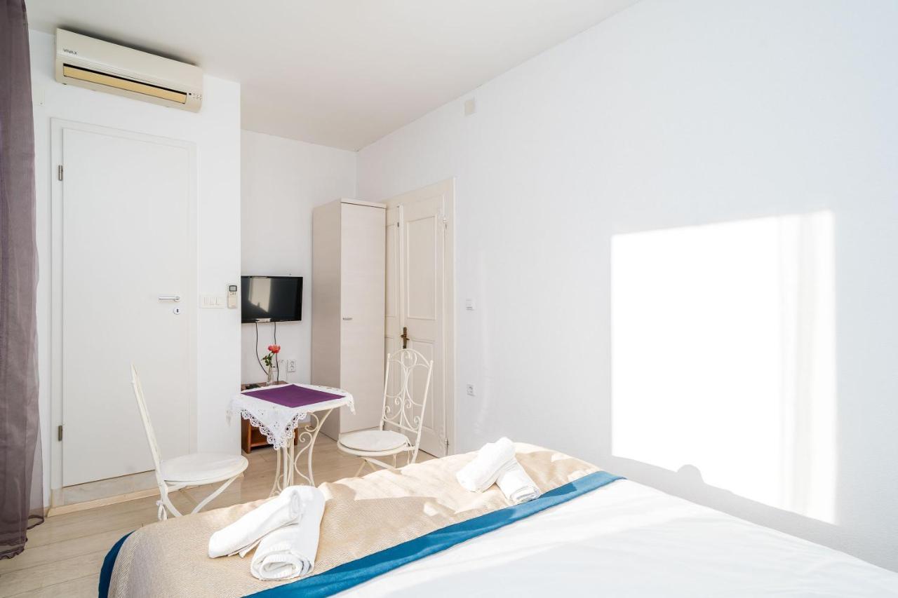 Deluxe Rooms With A Terrace View At Old City Gate Ragusa Esterno foto
