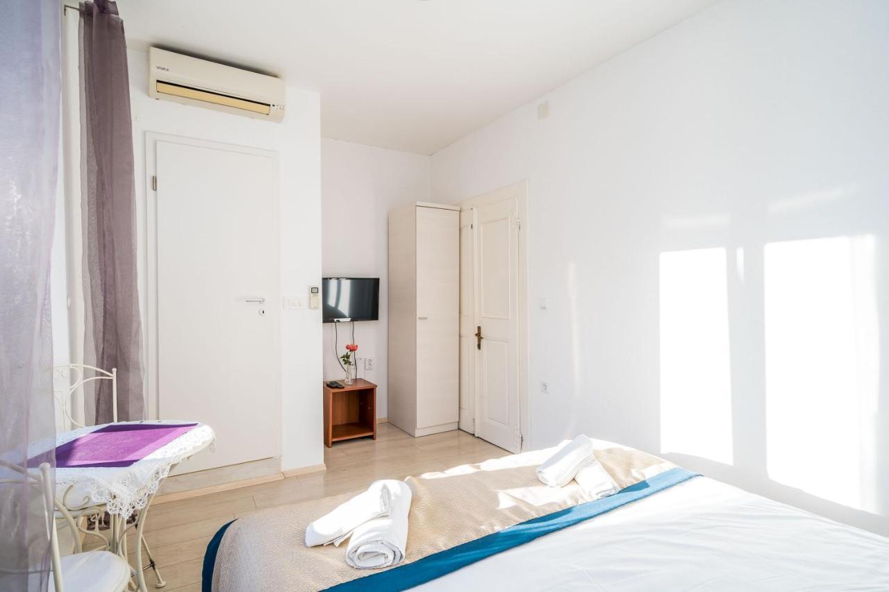 Deluxe Rooms With A Terrace View At Old City Gate Ragusa Esterno foto