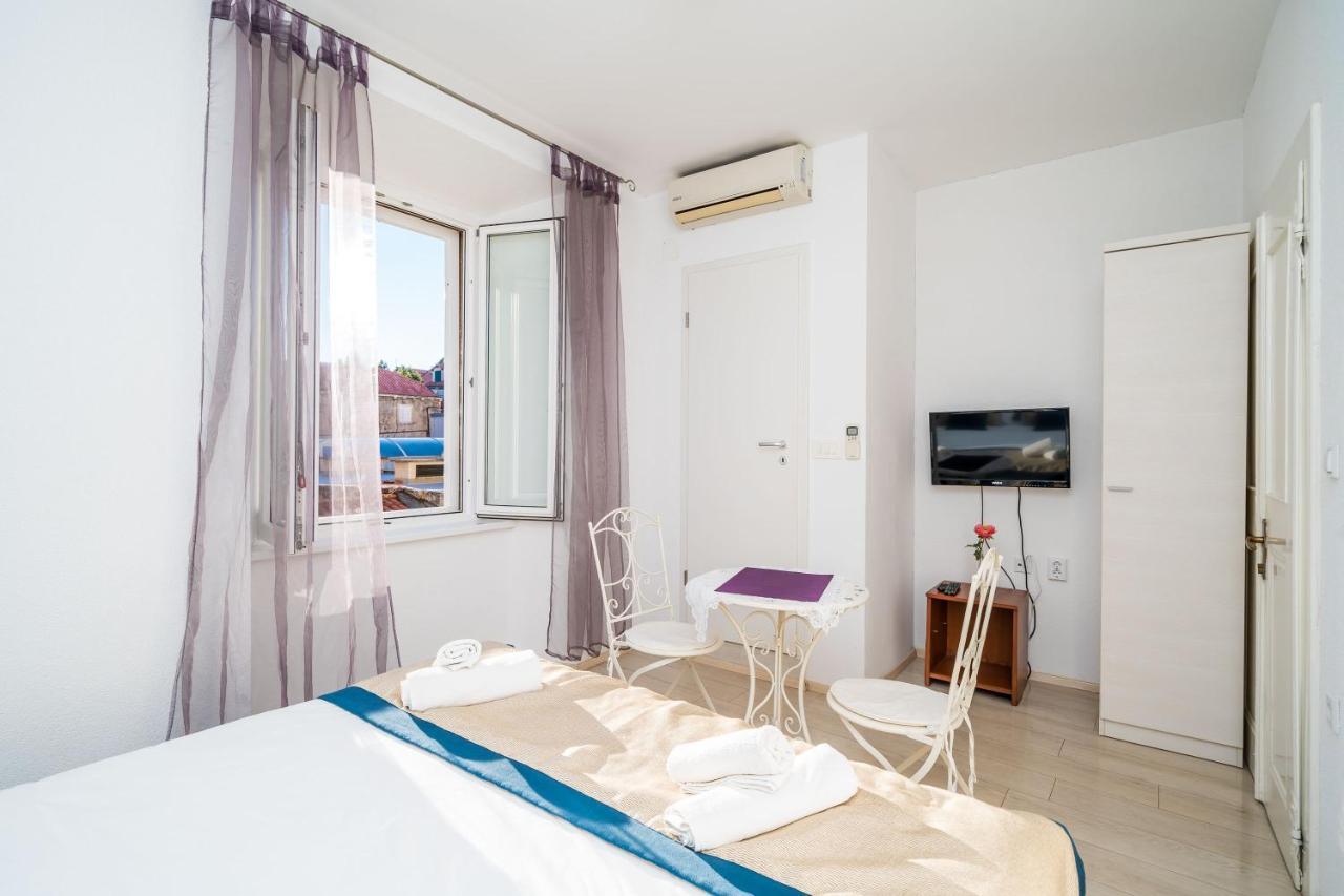 Deluxe Rooms With A Terrace View At Old City Gate Ragusa Esterno foto